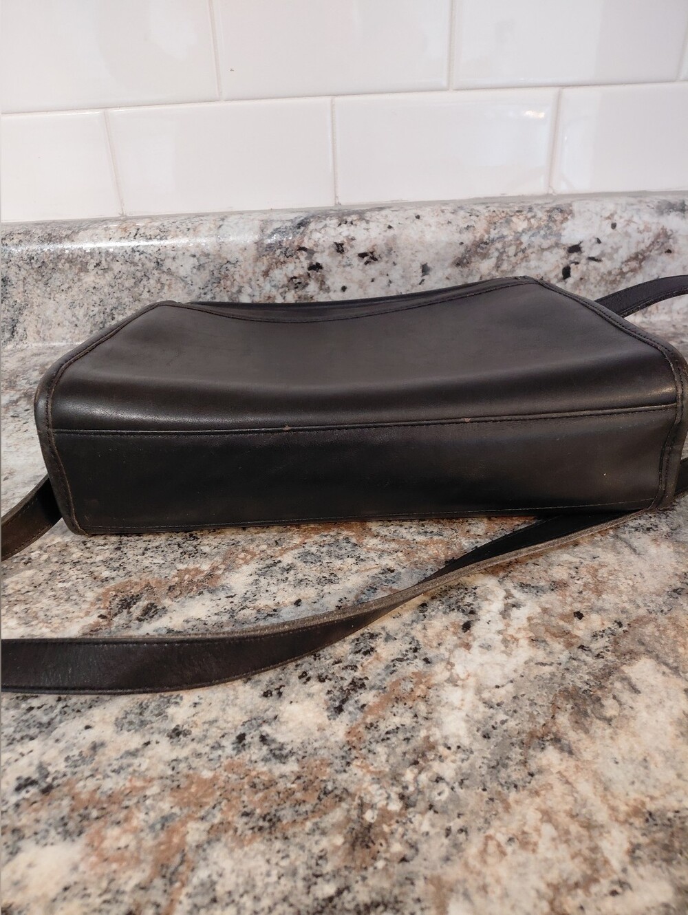 Vintage Coach Carlyle Black Leather  Shoulder Bag Purse - Picture 4 of 15